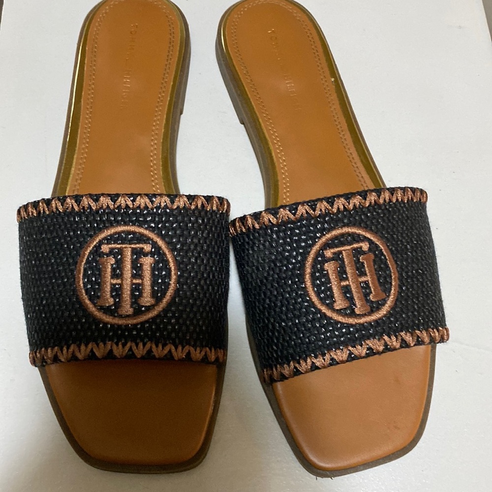 Tommy Hill sandal size 9M